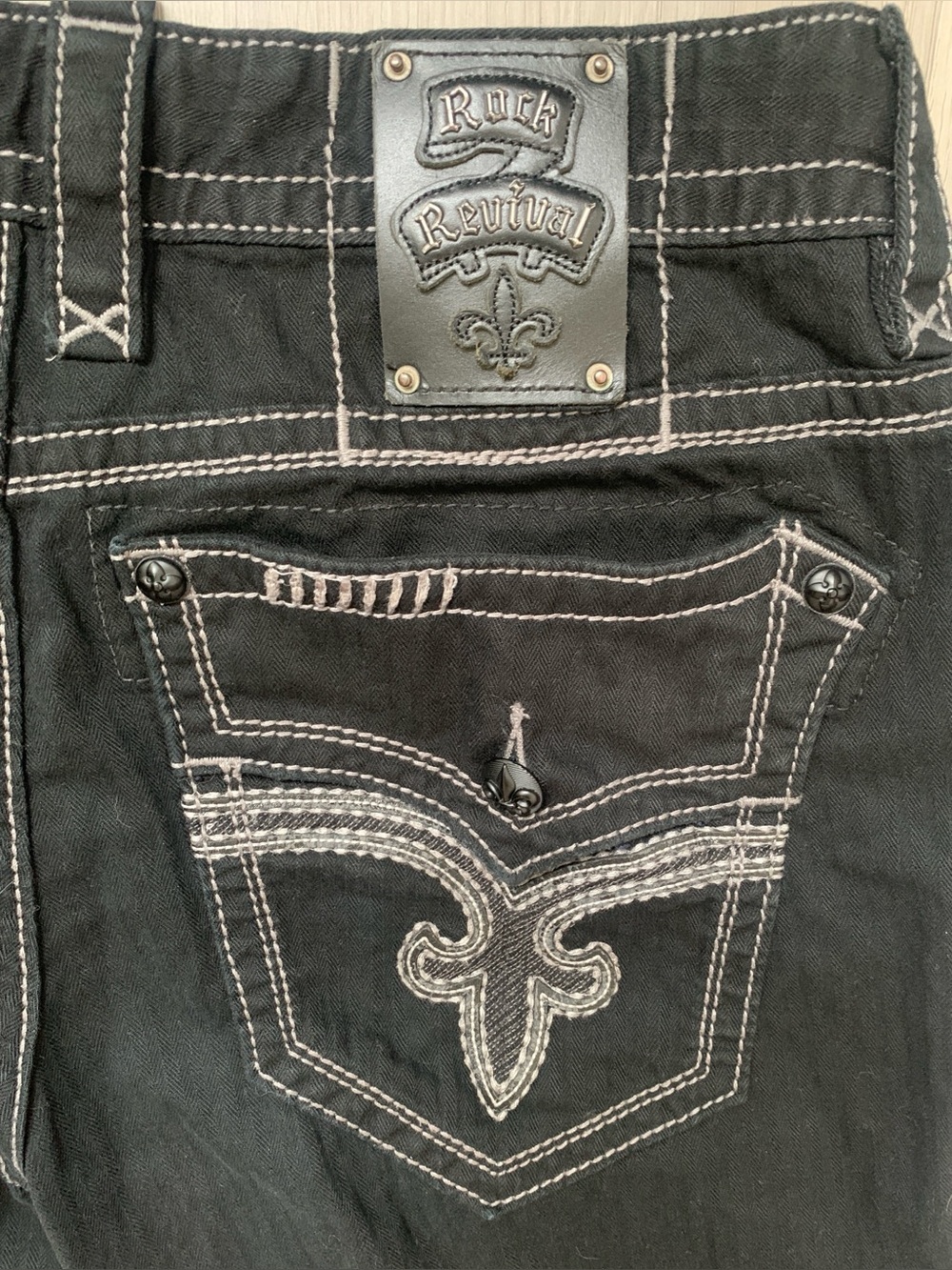 Rock Revival Black Men’s Denim Jeans with Thick White Contrast Stitching Size 34